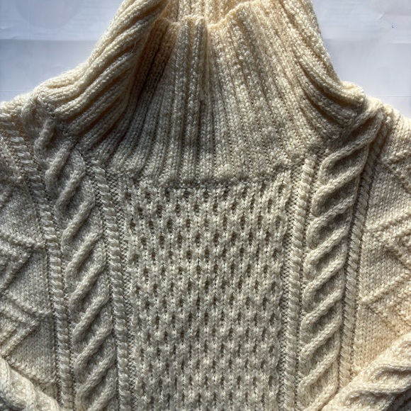 Vintage Cream Cable-Knit Turtleneck Sweater - Picture 4 of 5